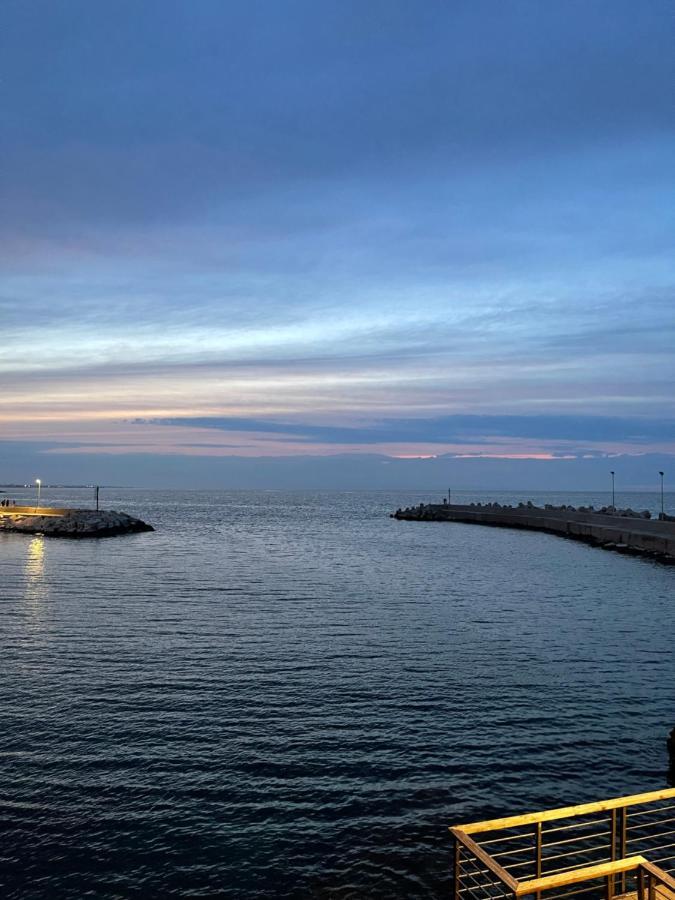 La Finestra Sul Mare Apartment Джовинацо Екстериор снимка